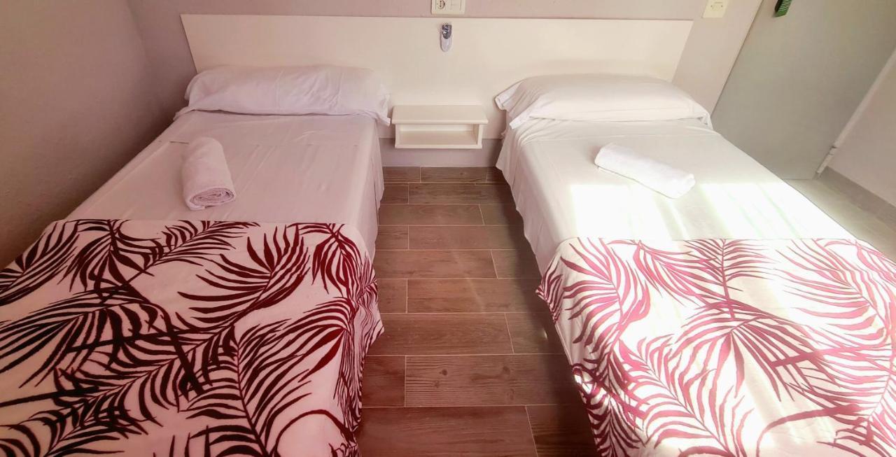 Hostal La Cabana Salou Extérieur photo